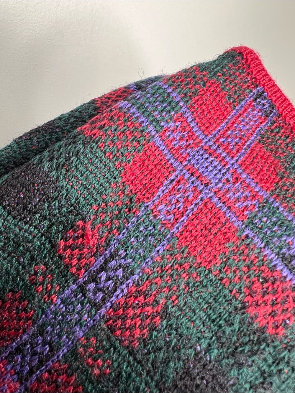 Vintage 100% Wool Cardigan Plaid Nordic Red Green Gold Buttons Size M Old Money - Picture 11 of 13